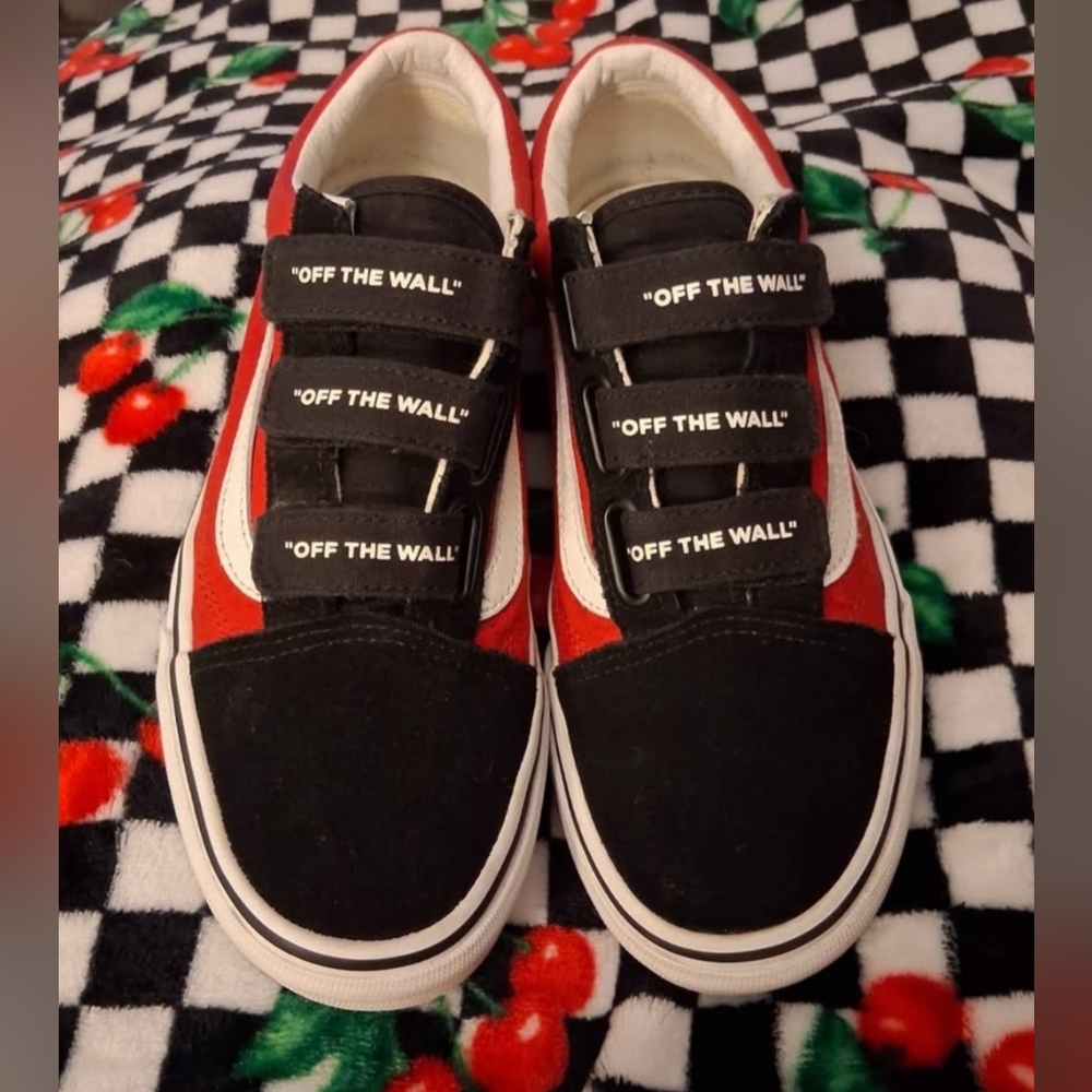 Unique Velcro Checkered Sole W 7.5